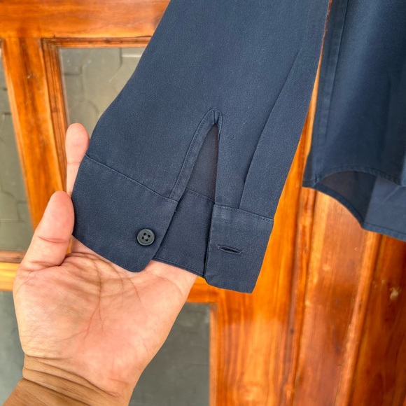 Uniqlo navy high low top. Used mildly. Size medium - Picture 2 of 6